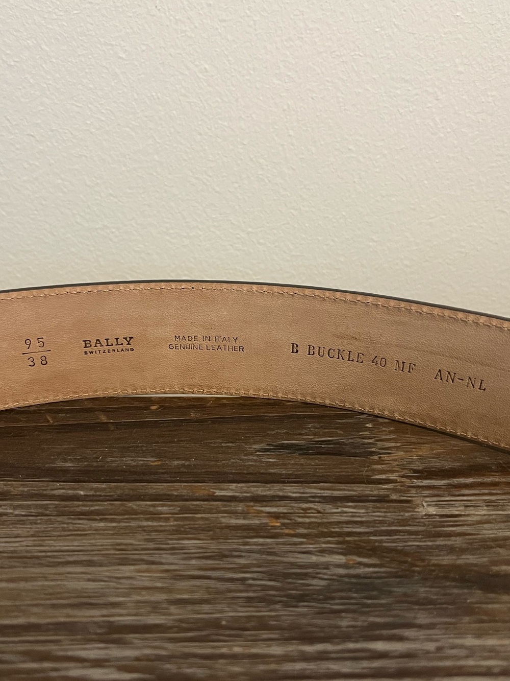 NWOT Unisex Bally White Perforated Leather Belt with 'B' Buckle - Picture 4 of 7